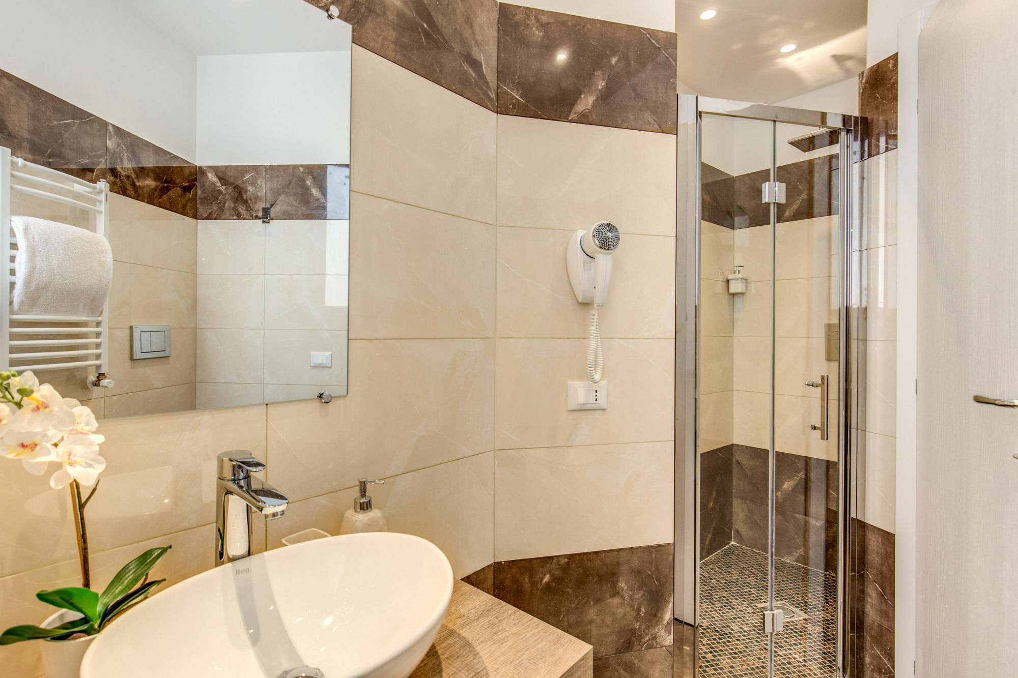 The Bridge Suites Rome Bagian luar foto